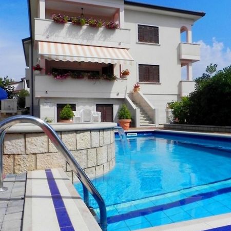 Apartments Villa Mirjam Porec Exterior photo