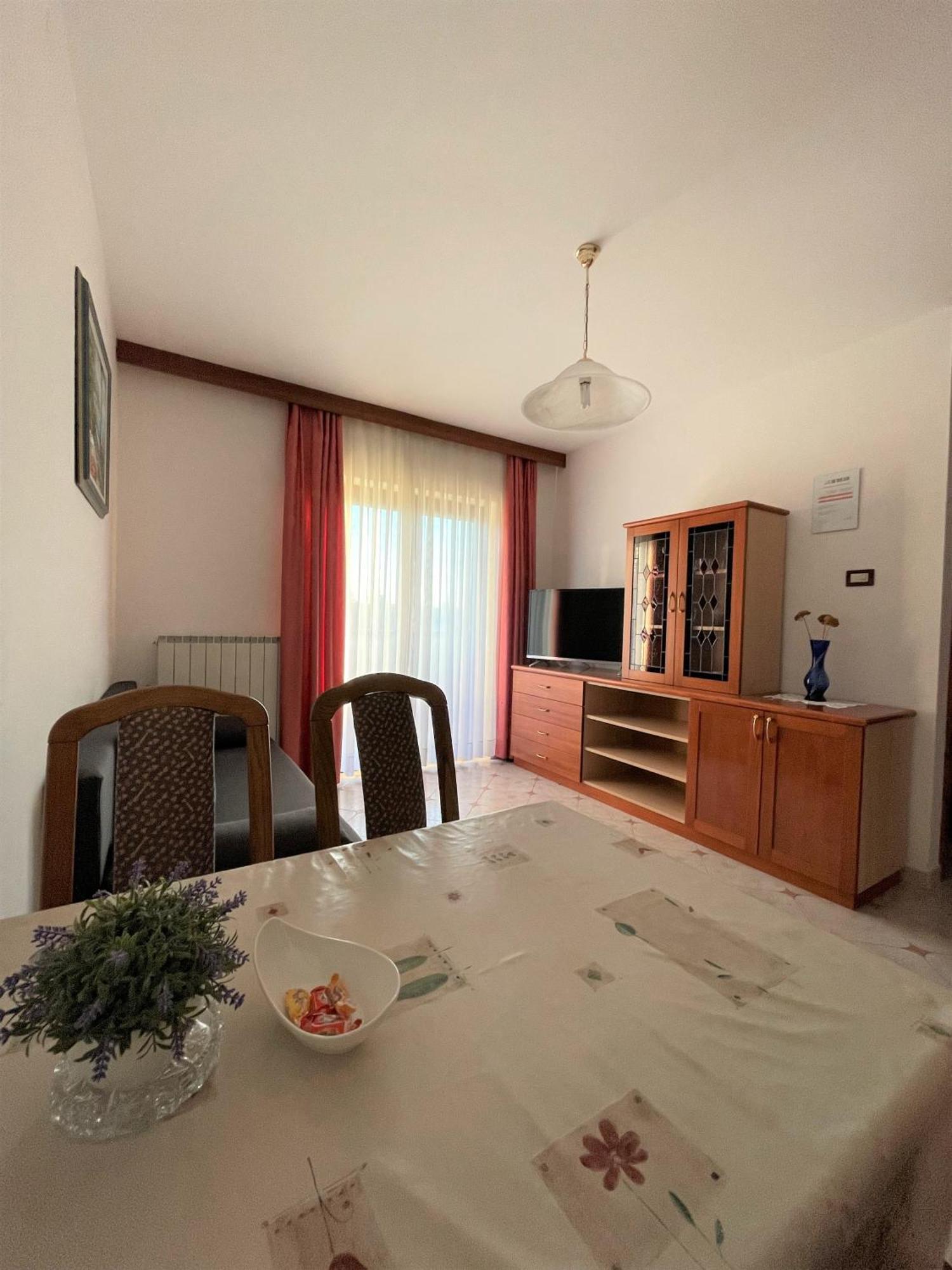 Apartments Villa Mirjam Porec Exterior photo